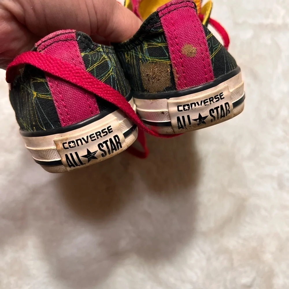 Converse sneakers size 4